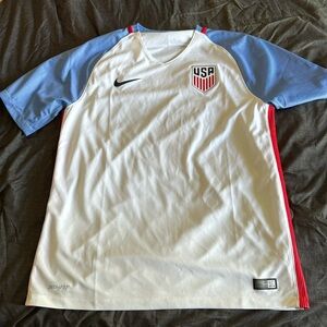 Nike Dri Fit USA Soccer Kit. Size Large. NWT